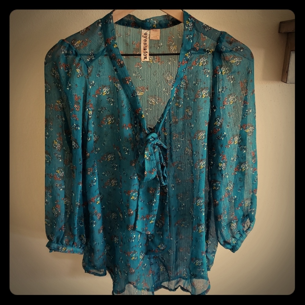 Eyeshadow-blouse